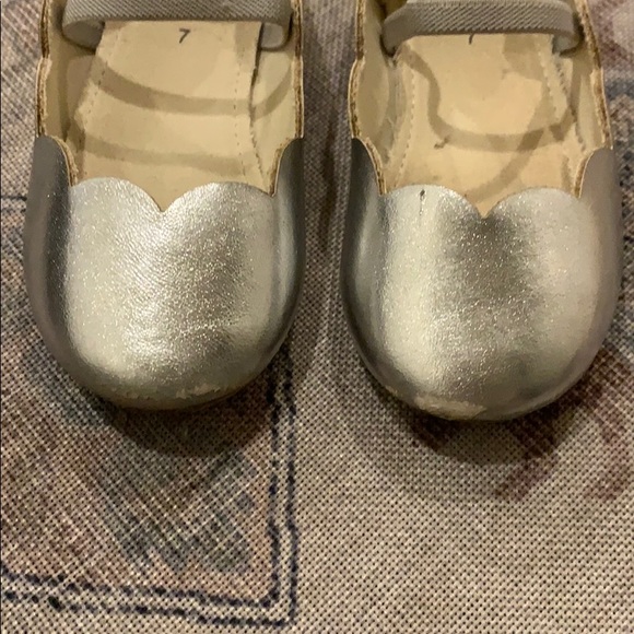 Gap silver scalloped ballet flats - Picture 2 of 4